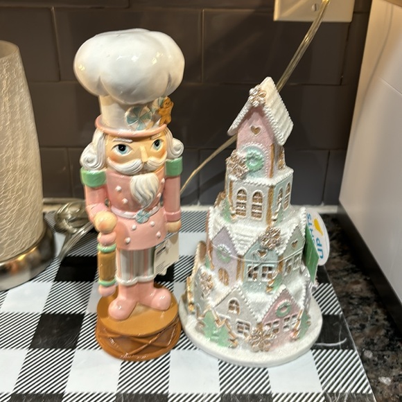 Pastel bakers Christmas nutcracker with sugar glitter light up castle bundle - Picture 2 of 3